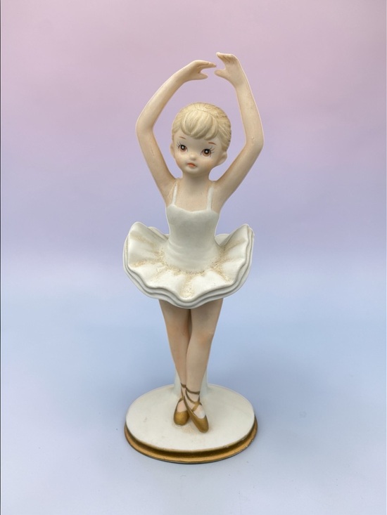 Lefton China Other - Vintage Lefton 1983 Ballerina 03835 Christopher Collection Figurine on Pedestal